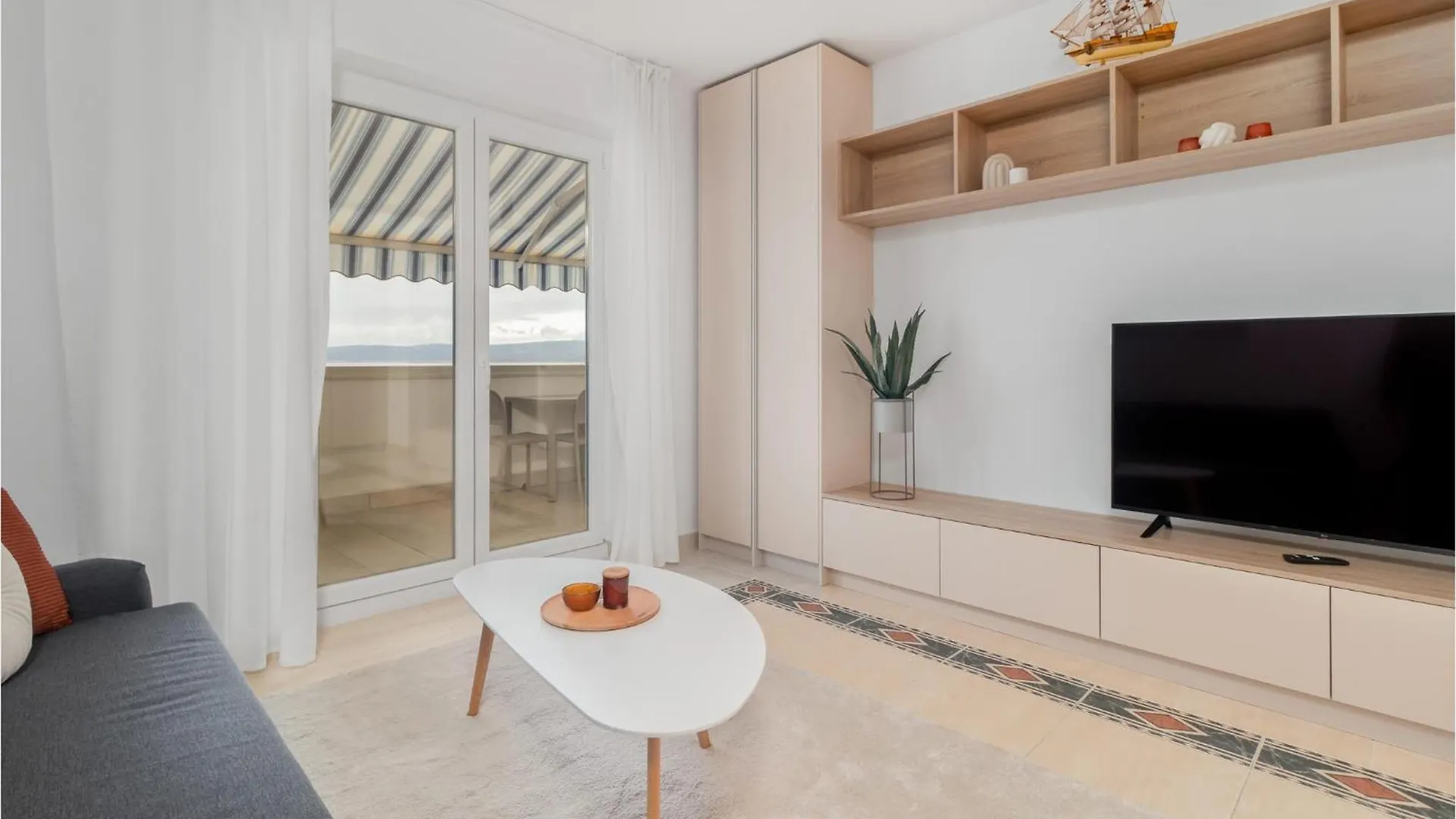 Amazing Apartment In Selce With House Sea View Kroatien